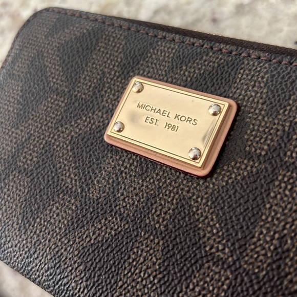 MICHAEL KORS Zip Around Signature Wristlet Wallet Jet Set Brown Logo MK - Picture 2 of 4